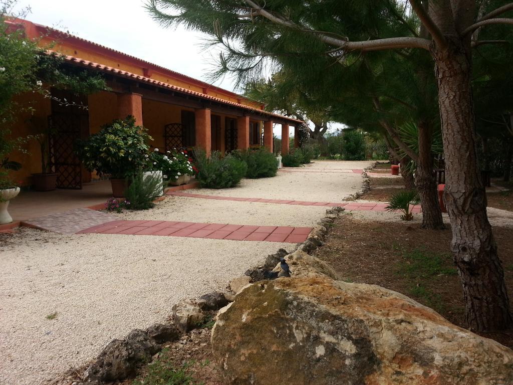 Agriturismo La Barca In Secca Olmedo Bagian luar foto