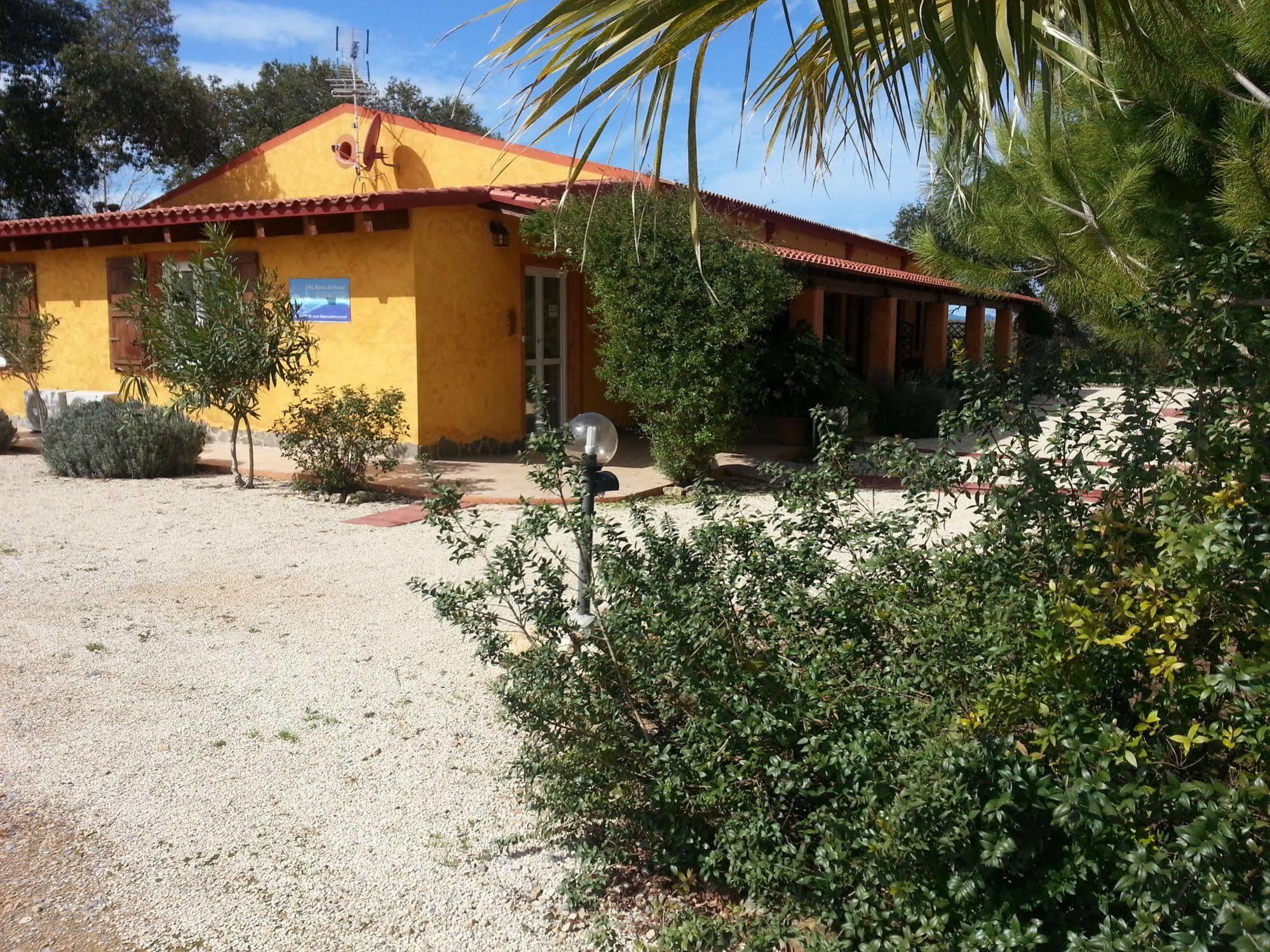 Agriturismo La Barca In Secca Olmedo Bagian luar foto