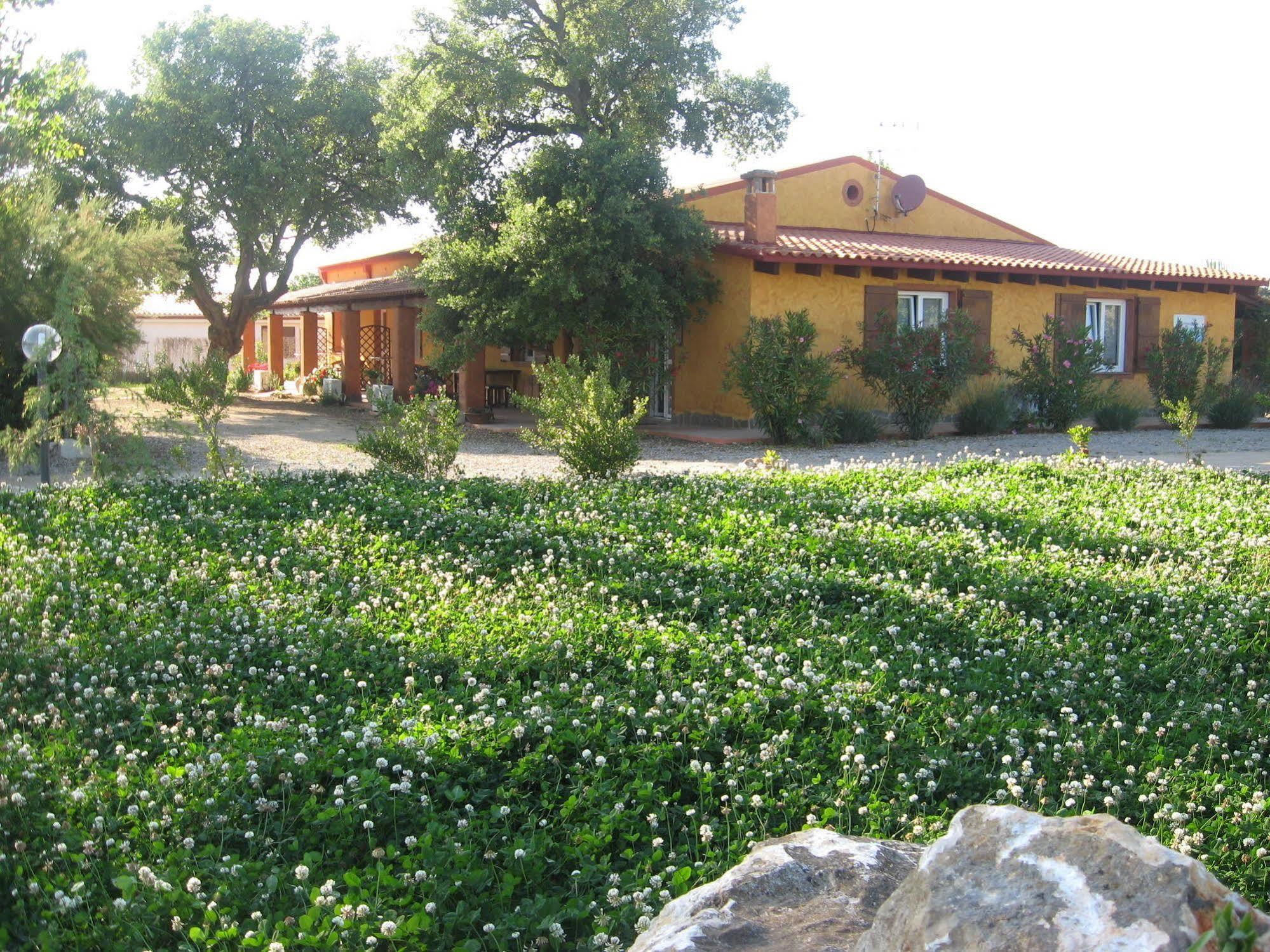 Agriturismo La Barca In Secca Olmedo Bagian luar foto
